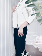 將圖片載入圖庫檢視器 Jacket
