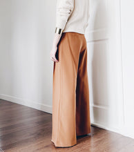 將圖片載入圖庫檢視器 LP011831米色柔軟羊毛top
