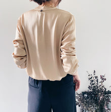 將圖片載入圖庫檢視器 C239Q015意大利香檳金上衣
