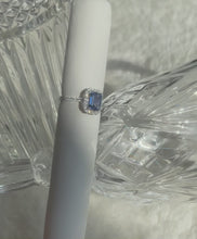 將影片載入圖庫檢視器並播放，Sapphire Ring(Not include Band Ring) DA10140
