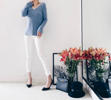 將圖片載入圖庫檢視器 LP011782粉藍色V領冷衫
