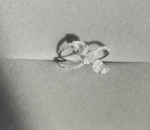 將影片載入圖庫檢視器並播放，Emerald Cross Ring 3061692A006（現貨）
