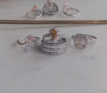 將影片載入圖庫檢視器並播放，Rose gold &amp; White Ring 3044825A005
